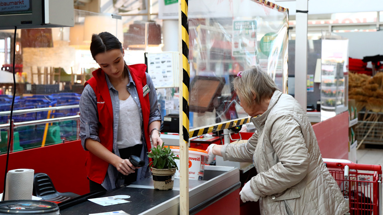 Οι περιορισμοί που έχουν επιβληθεί στα σύνορα της Ε.Ε. προκαλούν προβλήματα στην προμήθεια τροφίμων, σύμφωνα με τη βιομηχανία τροφίμων